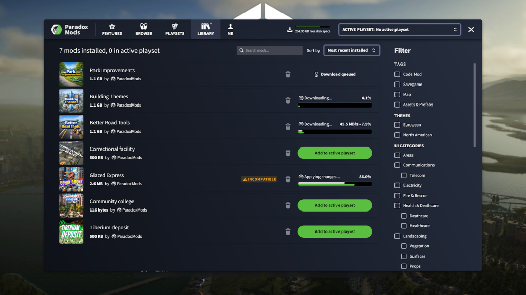 Paradox Mods arayüzünde aynı anda inen üç modun gösterildiği indirme ekranı